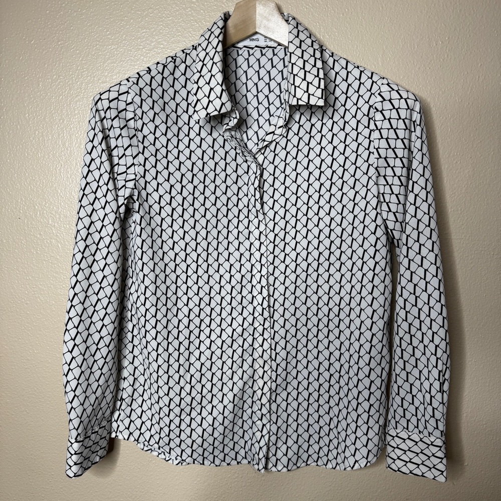 Mango Women's Black and White Geometric Button-Up Blouse Valentino logo